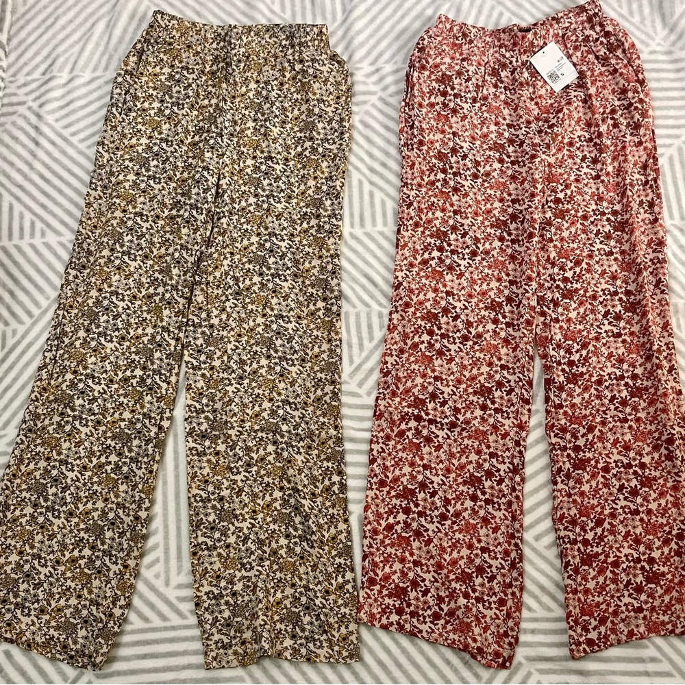 Ditsy Floral Print Pant. Size - small. Colors: Taupe| multi and Pink| multi.